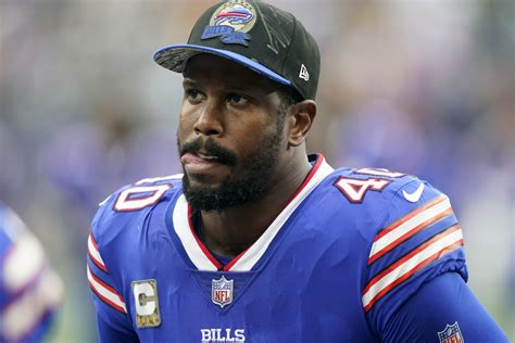 Bills linebacker Von Miller turns himself in on felony domestic violence charge